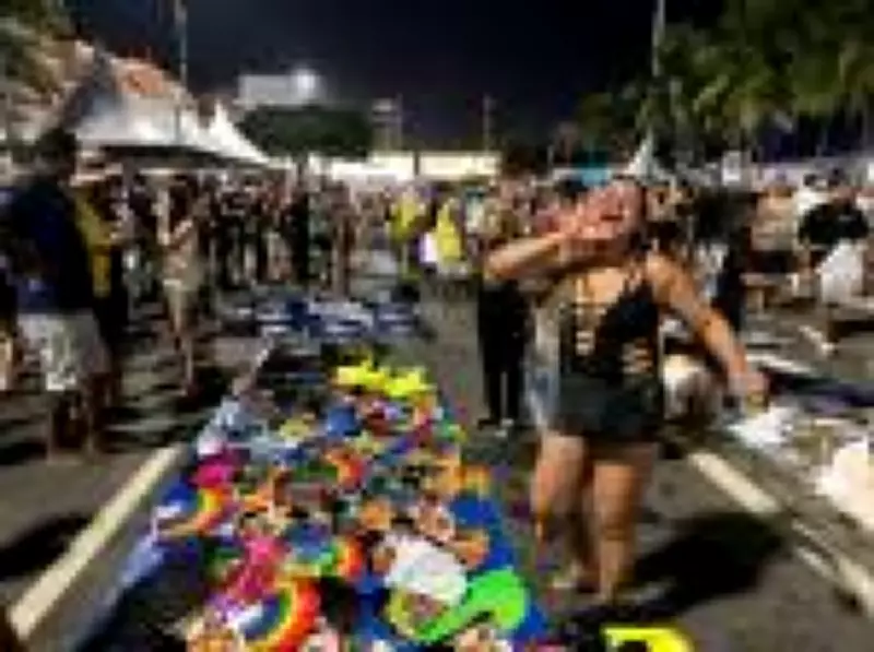 Ambulantes reclamam de vendas fracas no show da Shakira em Copacabana