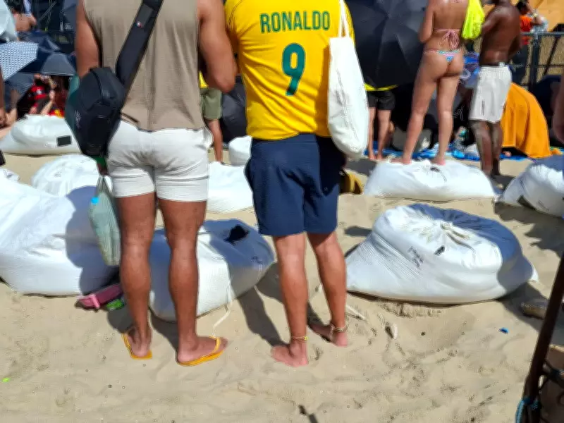 Ambulantes vendem sacos de areia a R$ 100 como 'camarote' para show de Shakira