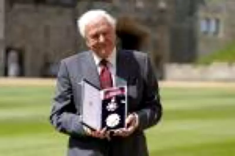 Aos 100 anos, David Attenborough celebra século de vida e legado ambiental