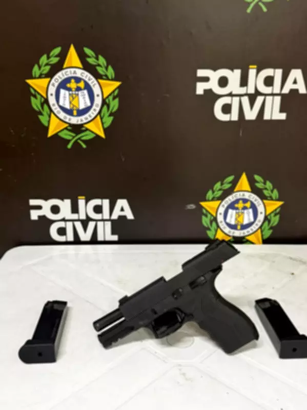 Arma de suspeito de atirar oito vezes contra carro de ex-namorada é apreendida em Resende