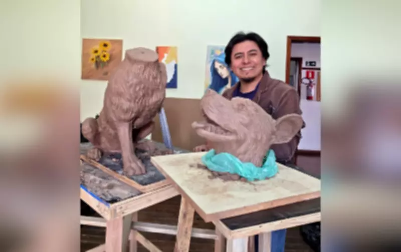 Artista peruano cria estátua do cão Pitoco em homenagem ao poeta Nhô Bentico