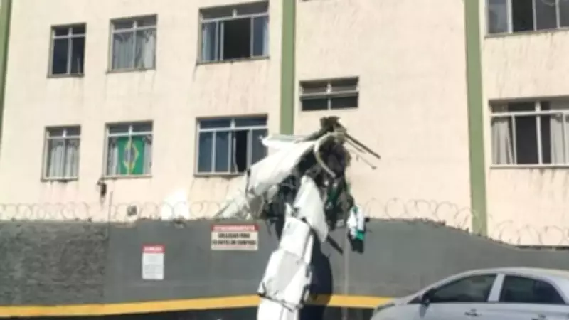 Avião de pequeno porte cai e atinge prédio residencial em Belo Horizonte