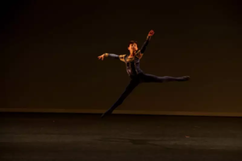 Bailarino brasileiro de 10 anos é o mais jovem em festival internacional de dança
