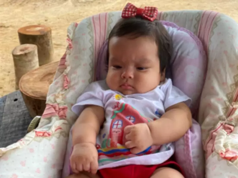 Bebê de 3 meses com tumor cerebral é transferida para cirurgia no Acre