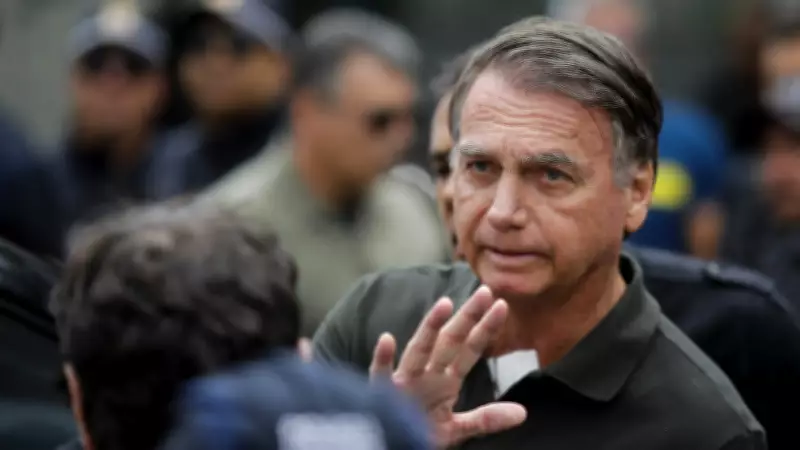 Bolsonaro segue internado após cirurgia no ombro em Brasília