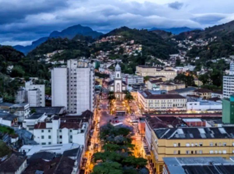 BR-040 terá 230 mil veículos e Petrópolis recebe visitantes no feriado
