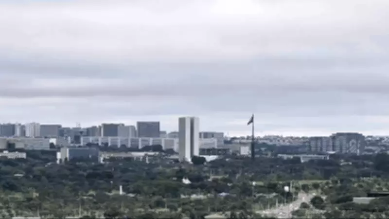 Brasília amanhece nublada e com chuvas isoladas neste domingo