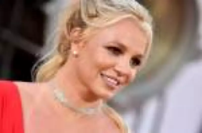 Britney Spears é fotografada após prisão e reabilitação em Los Angeles