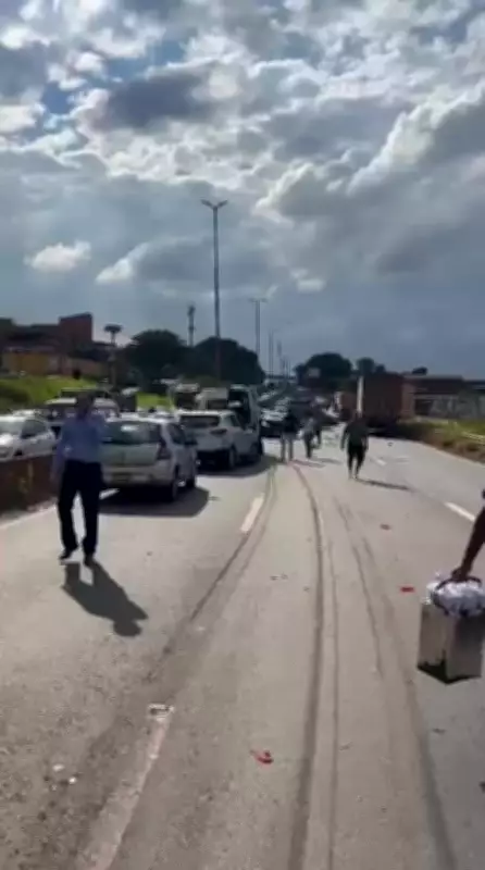 Caminhão causa acidente com vários veículos no Anel Rodoviário de BH