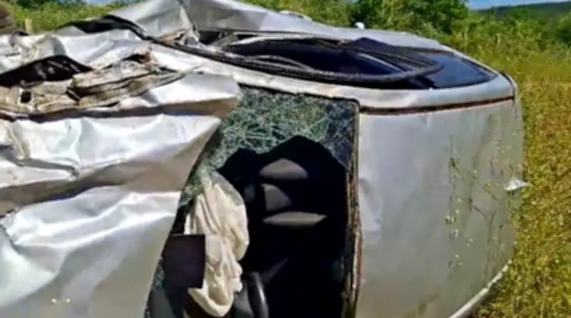 Capotamento na PB-382 mata jovem de 19 anos e fere condutor