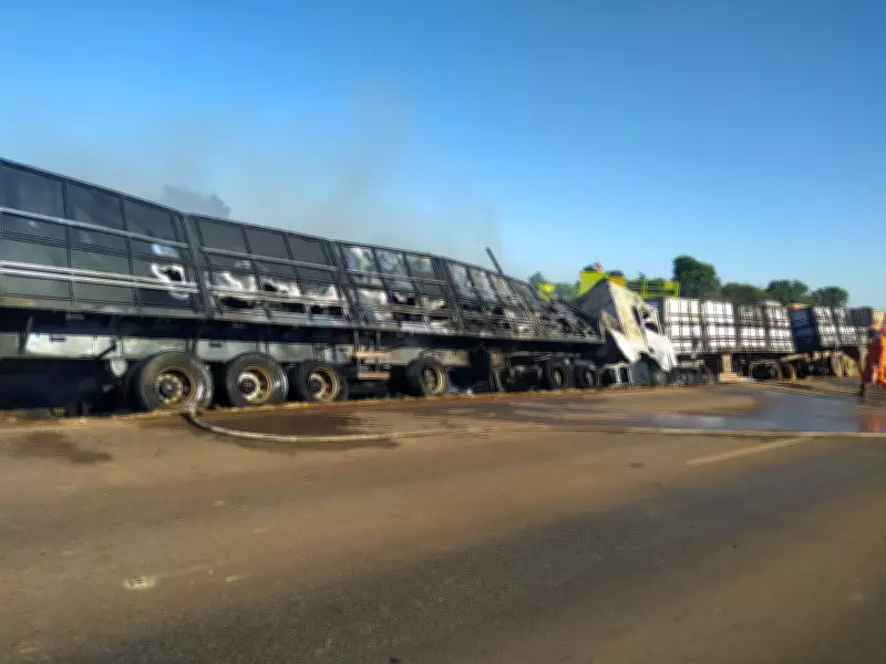 Carreta pega fogo após colisão traseira na BR-163 em Rondonópolis