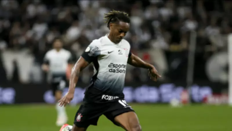 Carrillo ganha espaço e supera concorrência no Corinthians