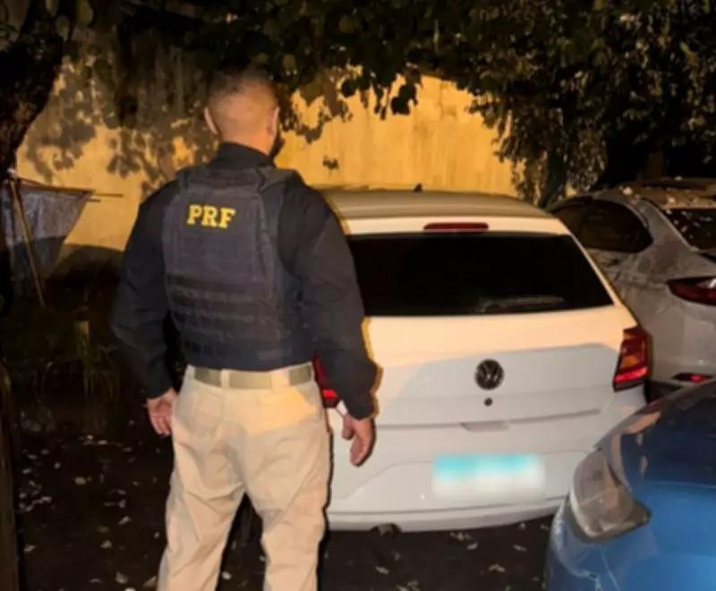 Carro adulterado é apreendido pela PRF na BR-101 em Casimiro de Abreu