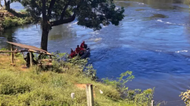 Carro despenca de ponte em MT e bombeiros buscam vítimas no Rio das Mortes