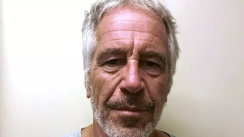 Carta de Jeffrey Epstein encontrada por ex-companheiro de cela permanece sob sigilo