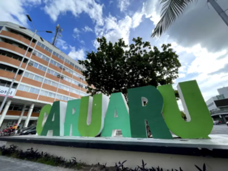 Caruaru celebra 169 anos com bolo gigante e hasteamento de bandeiras