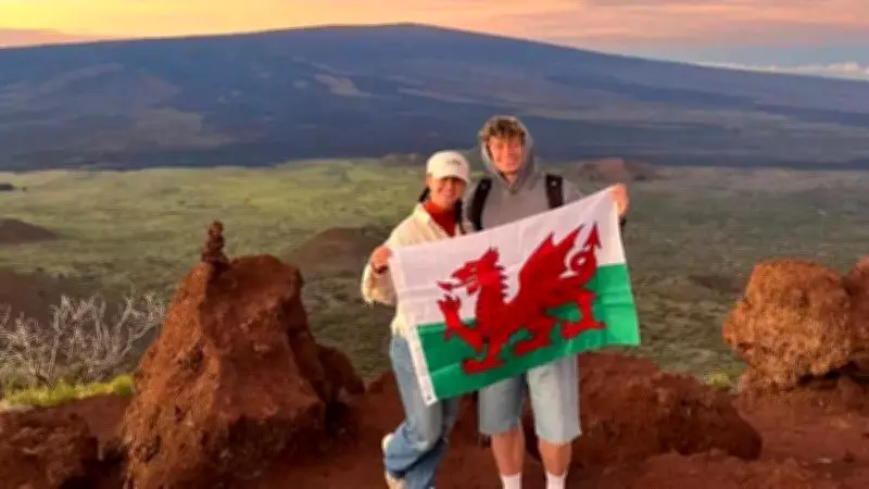 Casal jovem mora de graça e viaja o mundo cuidando de pets alheios
