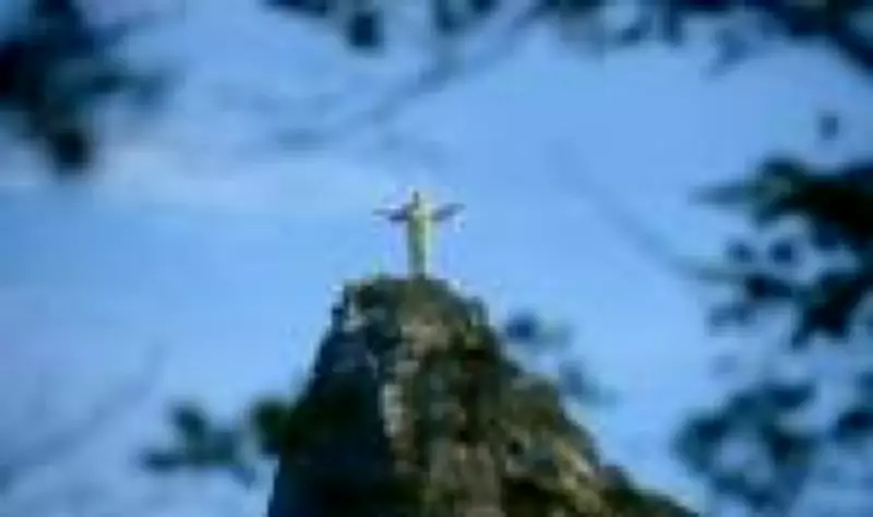 Casal venezuelano preso por racismo contra guia no Cristo Redentor
