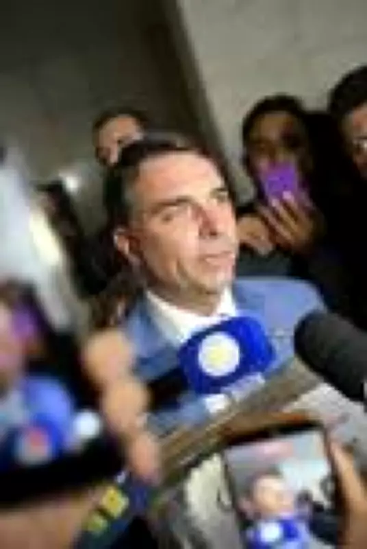 Caso Flávio Bolsonaro agita mercado e eleva atenção a reformas fiscais