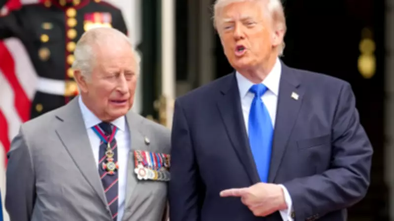 Charles III se diz enojado por ser parente distante de Trump