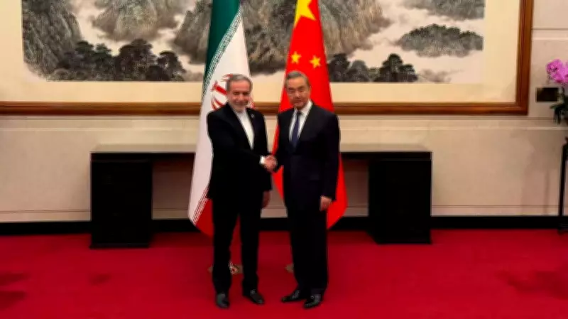 China pede cessar-fogo entre EUA e Irã e reabertura do Estreito de Ormuz