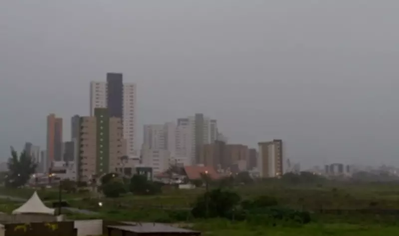 Chuva de 134,6 mm em 24 horas alaga João Pessoa e Defesa Civil monitora áreas de risco