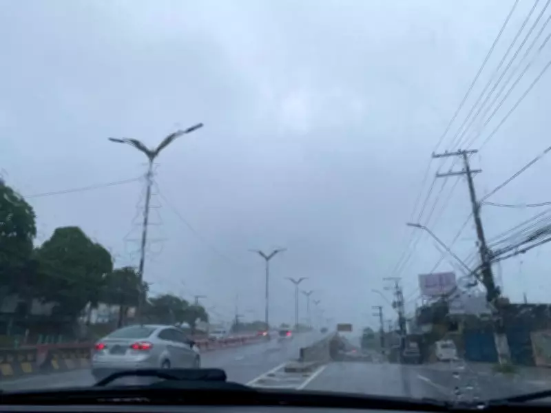 Chuva forte causa alagamentos e deslizamentos em Manaus nesta segunda