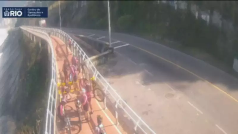 Ciclistas furam bloqueio de segurança na Ciclovia Tim Maia no Rio