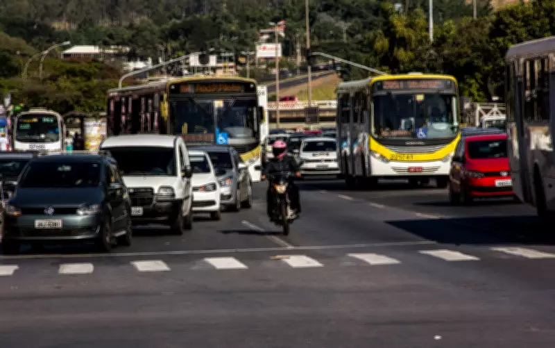 CLDF aprova projeto de lei para faixa exclusiva de motos no Distrito Federal