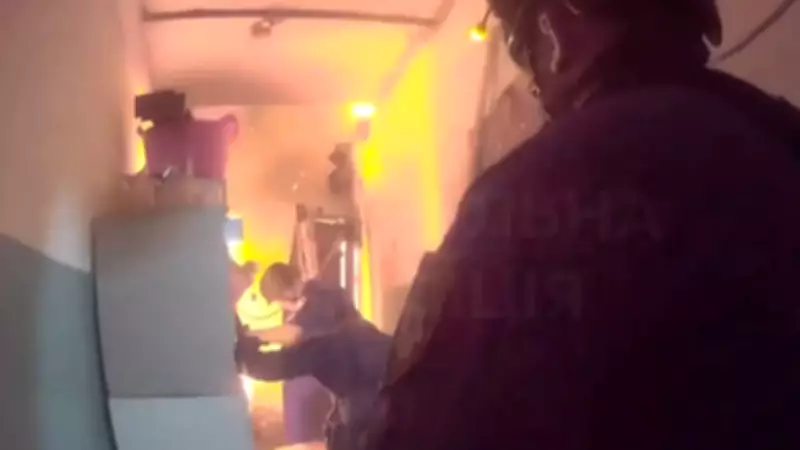 Câmeras corporais mostram resgate após bombardeio russo em Kiev