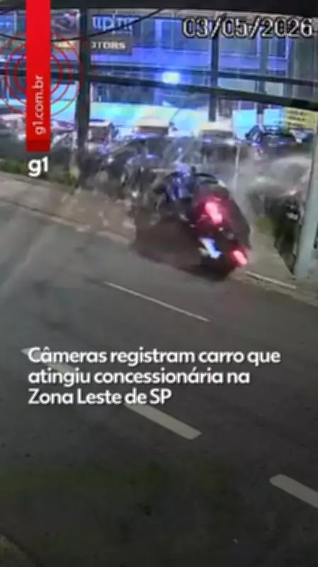 Câmeras flagram carro capotando ao atingir concessionária no Tatuapé
