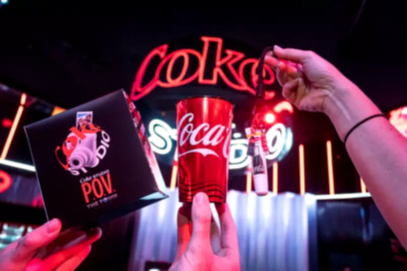 Coca-Cola não reduzirá tamanho de garrafas no Brasil; fake news associa a Lula