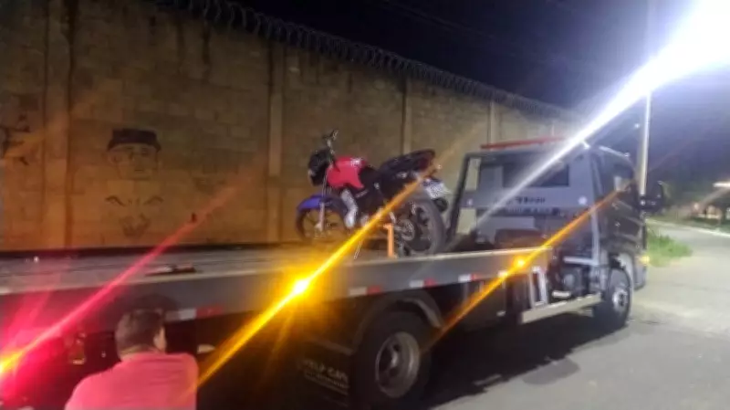 Condutor inabilitado foge da PM em moto com 38 multas em Governador Valadares