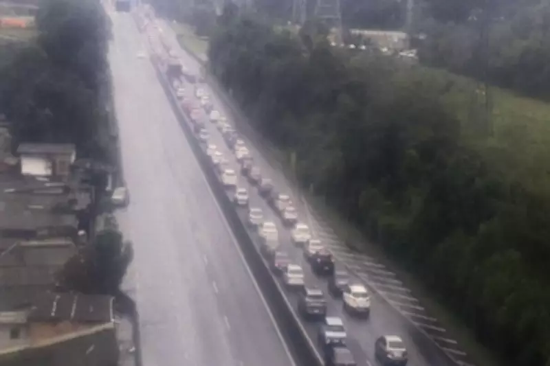 Congestionamento na volta do feriado no Sistema Anchieta-Imigrantes