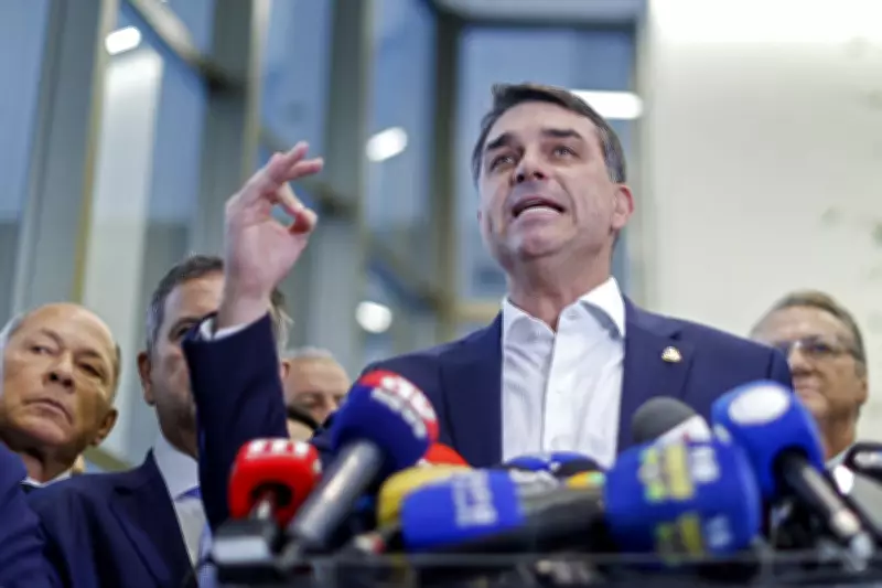Coordenador de comunicação deixa campanha de Flávio Bolsonaro após crise