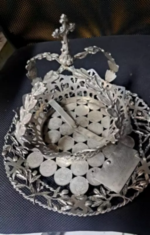 Coroa do Divino de Mogi é restaurada após queda e danos históricos