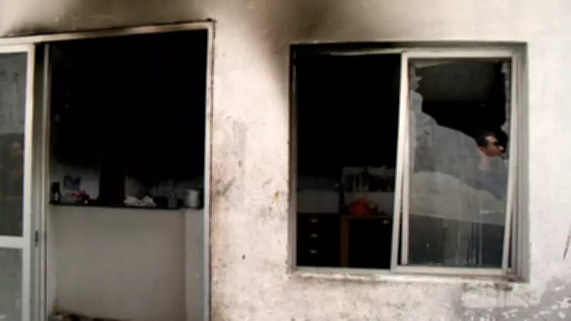 Crianças brincam com tomada e incêndio destrói casa em Vila Velha