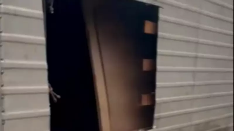 Criminosos cortam carroceria de caminhão e roubam remédios no RJ