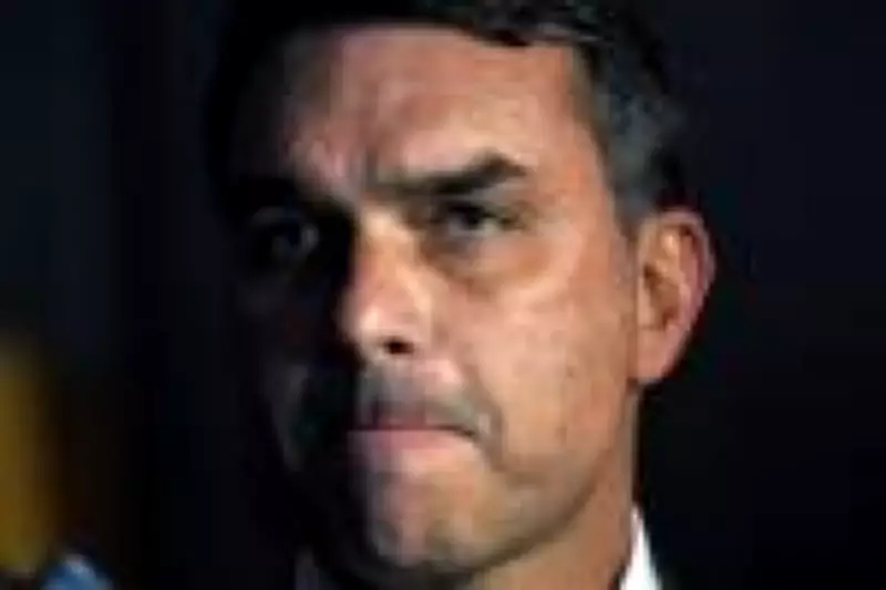 Crise na campanha de Flávio Bolsonaro após revelação de relação com banqueiro