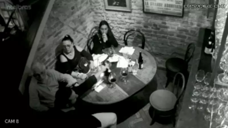 Cronologia da briga de Ed Motta em restaurante no Rio: garrafada e cadeira arremessada