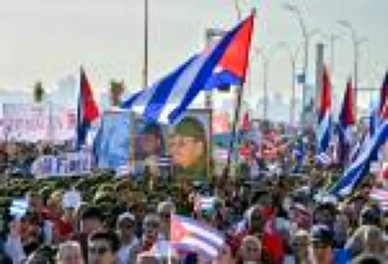 Cubanos protestam contra indiciamento de Raúl Castro pelos EUA em Havana
