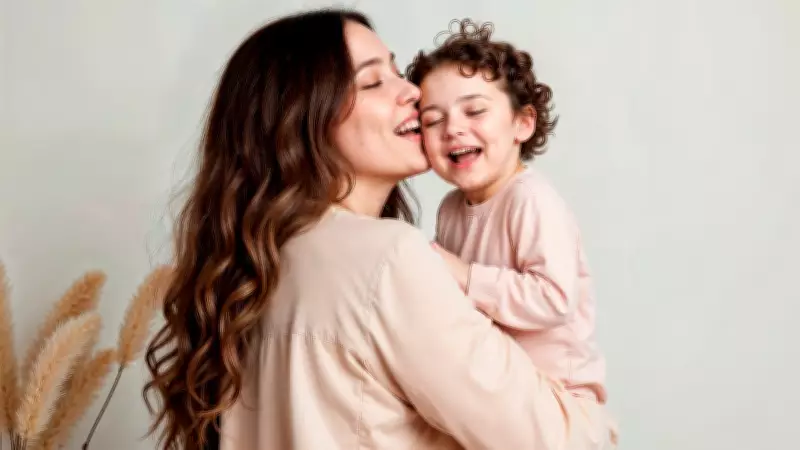 Cuidados capilares para mães: praticidade e autocuidado no dia a dia corrido