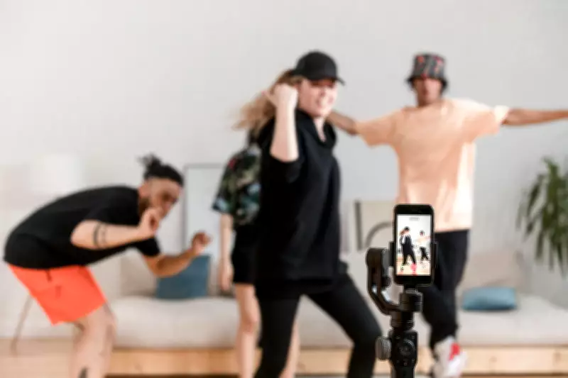 Dançar no TikTok: Benefícios e Riscos para a Saúde de Crianças e Jovens