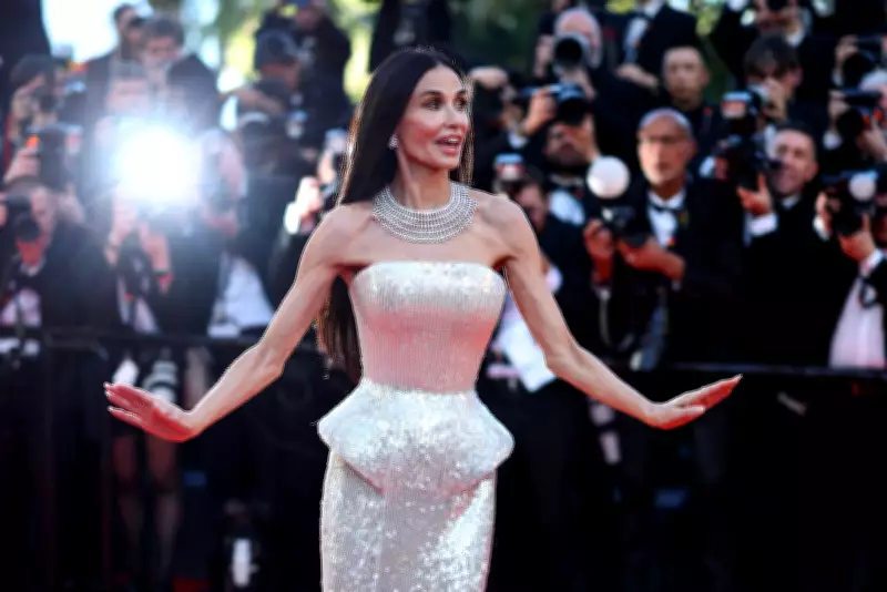 Demi Moore defende cooperação com IA em Cannes e alerta sobre proteção