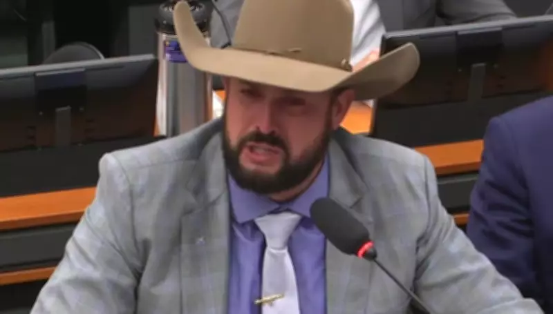 Deputado Zé Trovão chora em Conselho de Ética após suspensão aprovada