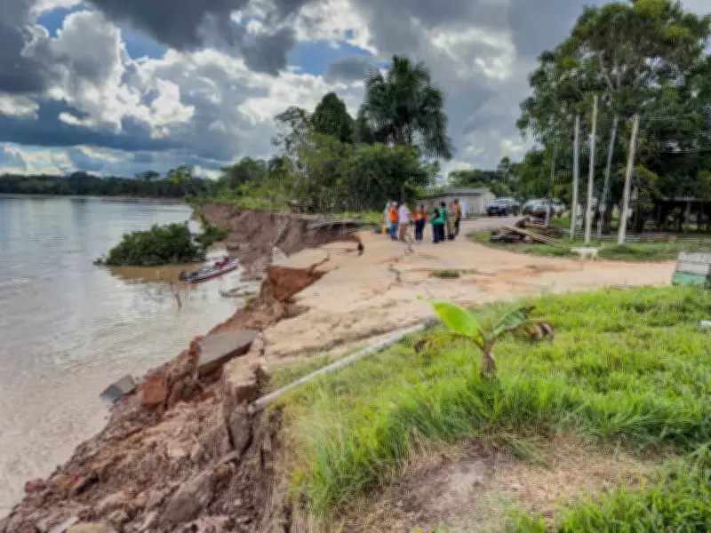 Desbarrancamento no Rio Juruá desaloja cinco famílias em Rodrigues Alves