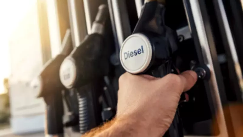 Diesel S-10 cai pela 6ª semana seguida, mas segue 1 real acima do pré-guerra