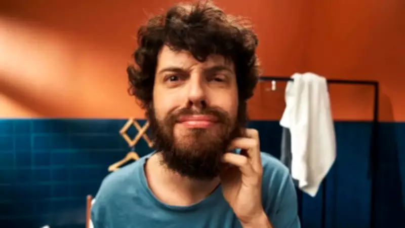 Diogo Defante é agredido por sapato no palco e desabafa sobre limites do humor