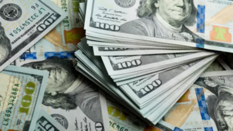 Dólar fecha abaixo de R$ 4,90 pela primeira vez em mais de dois anos