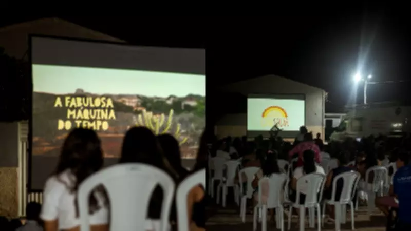 Documentário premiado reúne mais de 600 pessoas em praça de Guaribas (PI)
